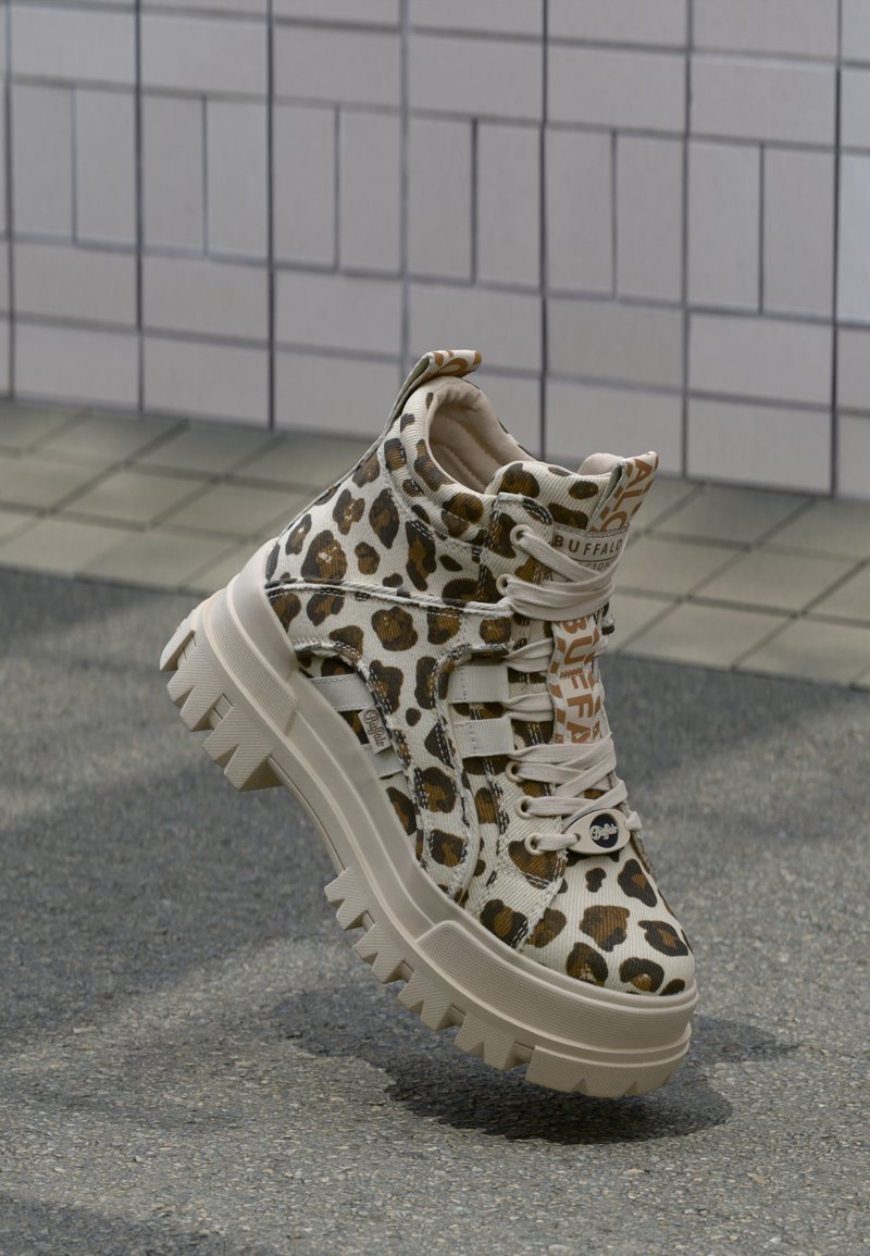 Buffalo ASPHA MID - Platform ankle boots - beige/black/sand - Zalando.co.uk