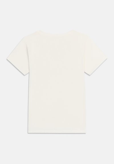 Απλό λευκό κοντομάνικο T-shirt με στρογγυλή λαιμόκοψη, απεικονισμένο από πίσω σε ουδέτερο ανοιχτό φόντο.