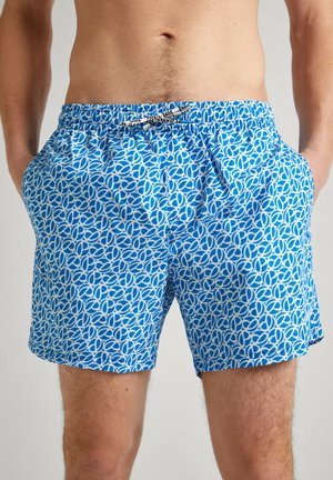 Blauwe zwemboxers met een wit geometrisch patroon, elastische tailleband en zijzakken. Gemaakt van lichtgewicht stof met een gladde textuur.