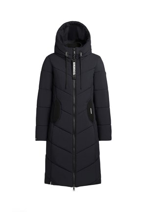 Lång svart vadderad vinterjacka med hög krage, huva, full dragkedja fram, justerbara snören och svarta tygfickdetaljer.