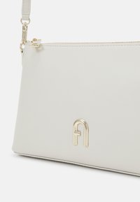 Furla DIAMANTE MINI - Torba čez telo - marshmallow