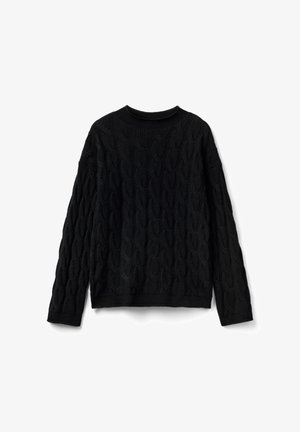Suéter negro de punto con un patrón de trenzas texturizado, cuello redondo y mangas largas. Fabricado con material suave y acogedor.