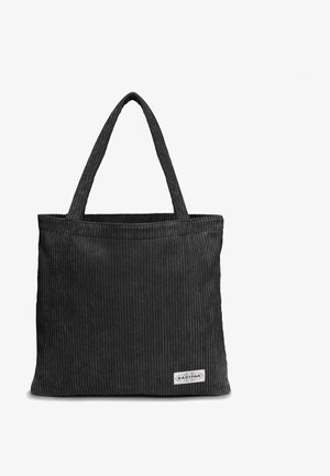 Czarna, prążkowana torba tote z sznurkami, prostokątnego kształtu, z małą metką marki na dolnym prawym rogu.
