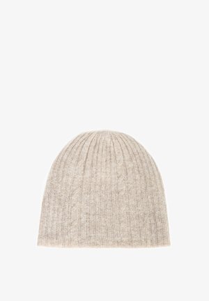 Dzianinowa czapka w jasnym beżu z prążkowanym wzorem i subtelnym splotem warkoczowym. Miękki materiał, zaokrąglona korona i brak widocznych zapięć.