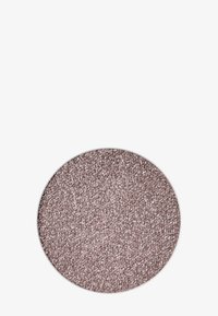 Lśniący różowo-złoty sypki cień do powiek w okrągłej metalowej puszce, z fakturowaną powierzchnią i drobnymi cząstkami brokatu, zapewniającymi iskrzące wykończenie.
