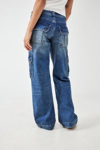 BDG Urban Outfitters KAYLA - Platėjantys džinsai - blue