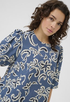Kaffe, KADAHLIA PRINT - Blůza - bering sea white paisley