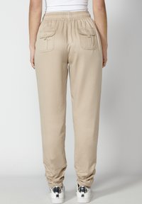 Koroshi LONG JOGGING  - Traperice suženog kroja - beige