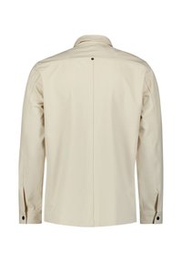 Licht beige overhemd met lange mouwen, een kraag met knopen, details in de achternaad en zwarte knopen bij de manchetten en de hals. Glad stoffen textuur.