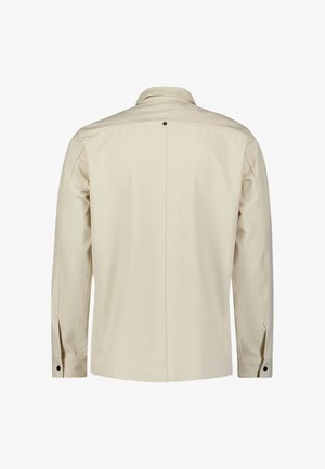 Licht beige overhemd met lange mouwen, een kraag met knopen, details in de achternaad en zwarte knopen bij de manchetten en de hals. Glad stoffen textuur.