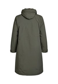 Dolg olive zeleni parka plašč s kapuco in gumbnimi manšetami, prikazan s hrbtne strani na belem ozadju.