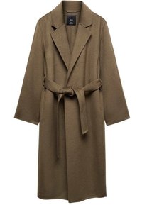 Manteau marron en mélange de laine avec col châle, manches longues et ceinture à la taille. Coupe droite avec poches latérales. Design minimaliste.