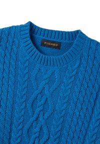 Gebreide blauwe trui met een kabelpatroon. Voorzien van een geribde ronde hals en opvallende, gestructureerde details door de hele stof.