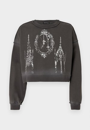 Graues, kurz geschnittenes Sweatshirt mit strukturierter Oberfläche, das ein weißes grafisches Design von kunstvollen Gebäuden und einer Uhr in der Mitte zeigt.