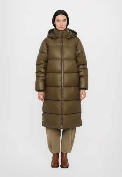 CLOSED PUFFER COAT - Winter coat - marsh green