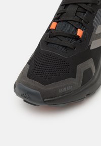 Adidas Terrex TERREX SOULSTRIDE  - Chaussures de running - core black/grey four/amber tint