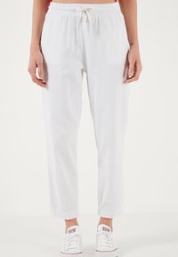 REGULAR FIT - Nohavice - white