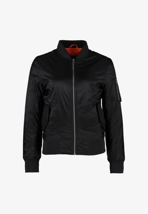 Sort bomberjakke med en glat, blank finish, ribbede ærmer og krave. Har en frontlynlås og en sidelomme med lynlås. Indersiden er lys orange.