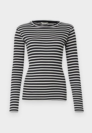 Chemise à manches longues rayée noir et blanc avec un col rond et une texture côtelée ; design ajusté sur le corps et les manches.