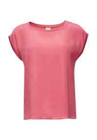 Roze top met korte mouwen, een losse pasvorm, ronde halslijn en zachte textuur. Eenvoudig ontwerp zonder patronen of versieringen.
