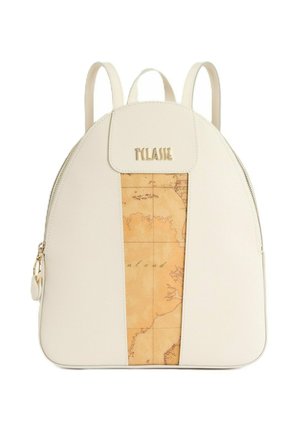 Zaino color crema con pannello frontale che presenta un design di mappa vintage e logo dorato "1° CLASSE" sopra.