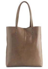 Bruine leren tote bag met twee schouderbanden, een rechthoekige vorm en een voorvak. Gladde textuur en minimalistisch ontwerp.