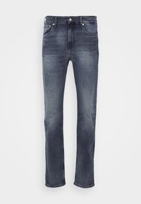 Jeans azul conversacionales de corte recto, con áreas desgastadas, diseño de cinco bolsillos y cierre de botón de metal.