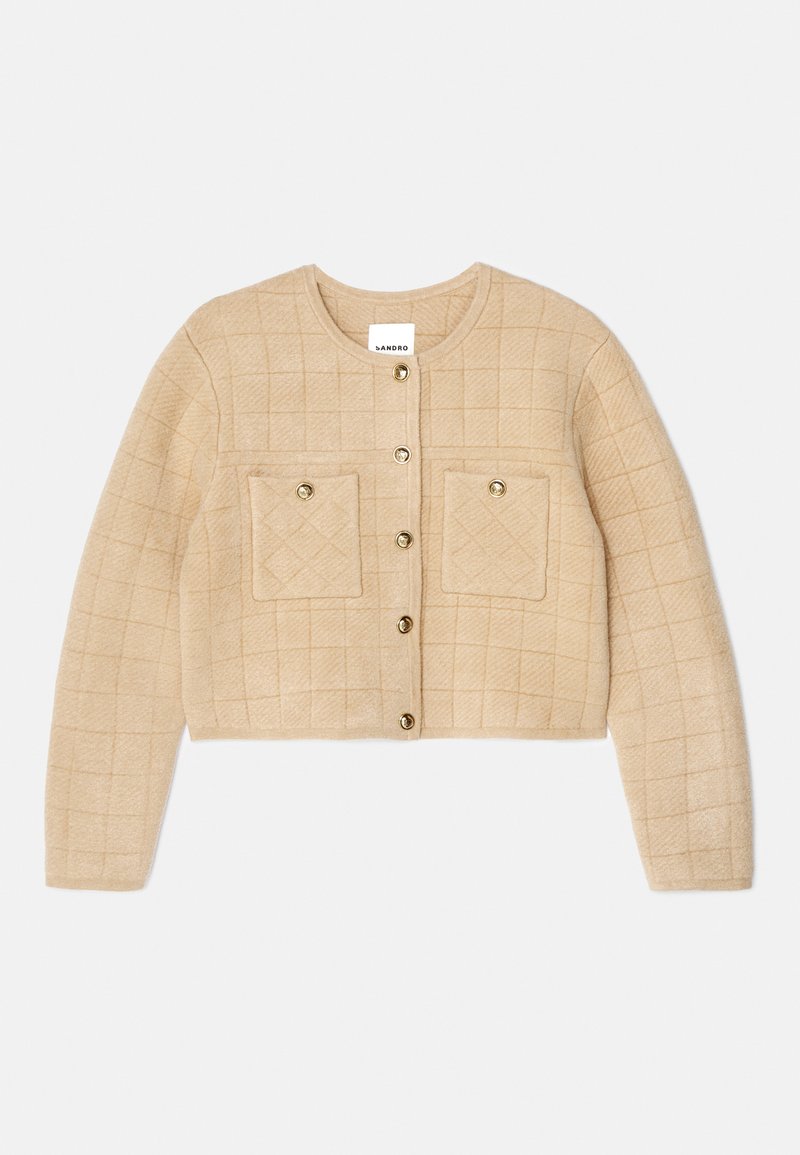 Beige gesteppter Cardigan mit rundem Halsausschnitt, goldenen Knöpfen zur Vorderseite und zwei Brusttaschen. Weicher Stoff mit einer cropped Passform.