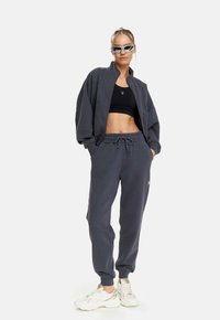 Cardio Bunny SLOW  - Tracksuit bottoms - grey