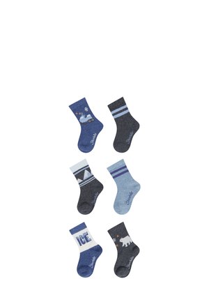 Sechs Paare Kindersocken in verschiedenen Blau- und Grautönen. Die Designs umfassen Muster und Grafiken mit Schnee, Bergen und Tieren.