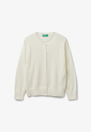 Cardigan lavorato a maglia di colore crema con sette bottoni frontali, polsini e orlo a coste, e colletto rotondo.