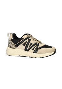 Beige en zwarte sport schoenen met een gestructureerde bovenkant, voorzien van een patroon op de hiel, een versterkte neus en een dikke witte zool.
