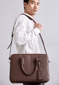 Unausgewählt, marron foncé