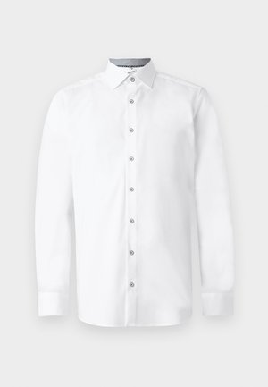 Bílé košile s dlouhými rukávy, knoflíkovou přední částí, špičatým límcem a hladkou texturou. Obsahuje šest knoflíků a manžetové rukávy.