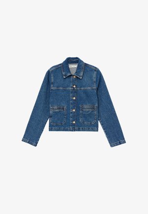 Denim takki keskipäivän sinisenä, napitus edessä, kaksi etutaskua ja pitkät hihat. Klassinen kaulus ja haalistuneet tekstuurit.