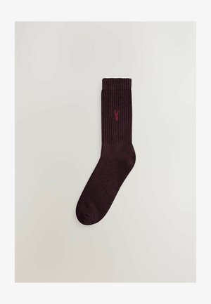 Burgundia ribade sokid tekstuurse disainiga ning väikese brodeeritud logoga sääreosal. Sile materjal, keskelt pikk ning hästi istuv vorm.