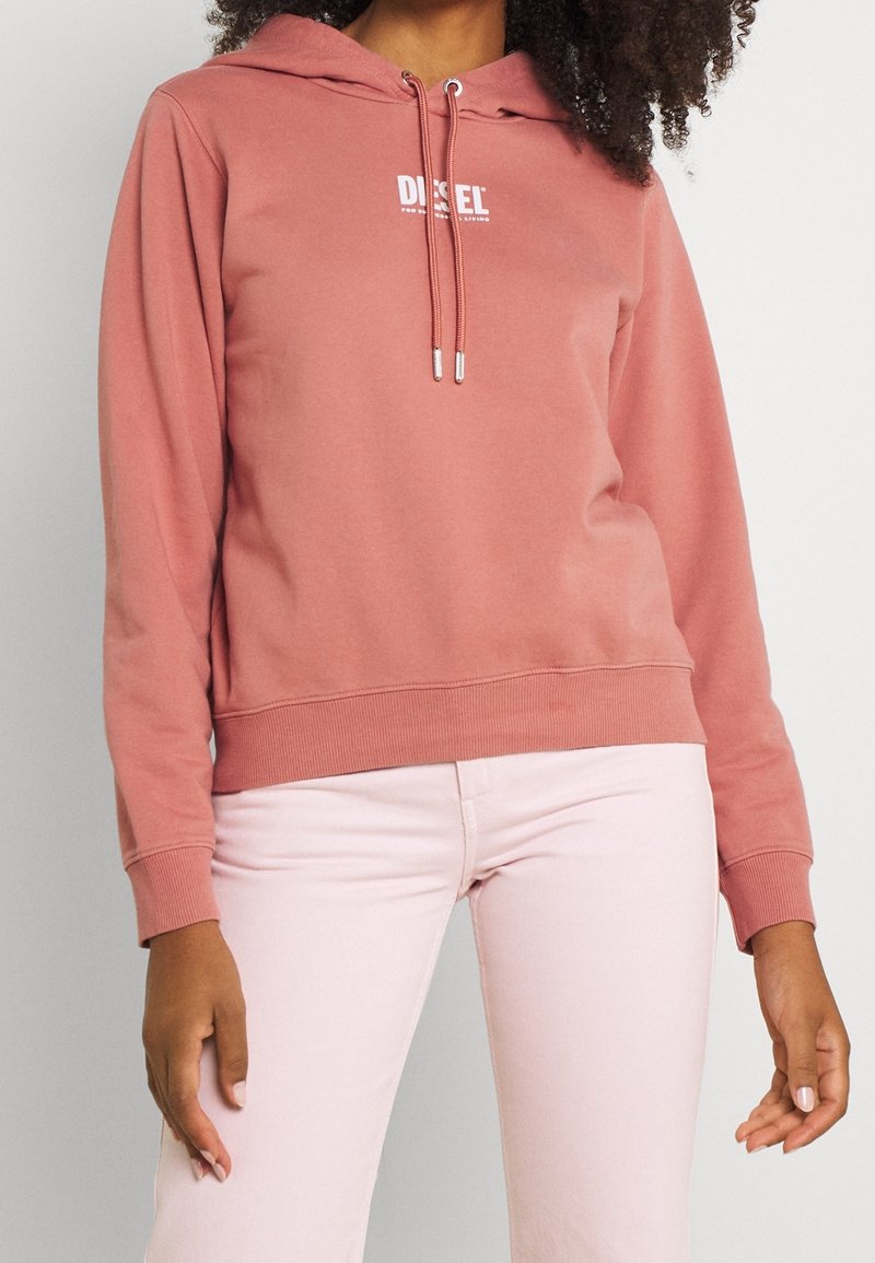 Hoodie rosa realizzato in morbido cotone misto, con cappuccio regolabile, polsini a costine e un piccolo logo bianco sul petto.