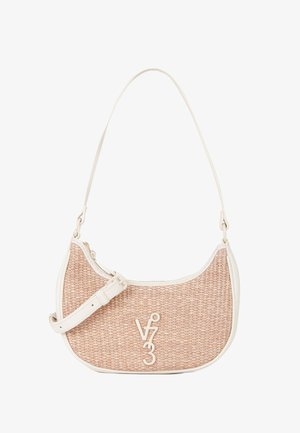 Sac à main en fibres naturelles tissé en beige avec des accents en cuir blanc. Il présente une forme arrondie, une bandoulière et un logo en relief.