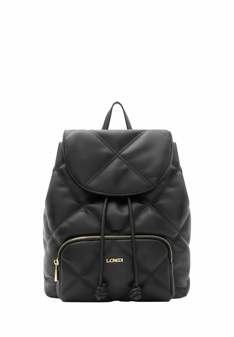 Schwarzer, gesteppter Lederrucksack mit Klappenverschluss und Kordelzug. Verfügt über eine vordere Reißverschlusstasche und Akzente aus goldfarbenem Metall.