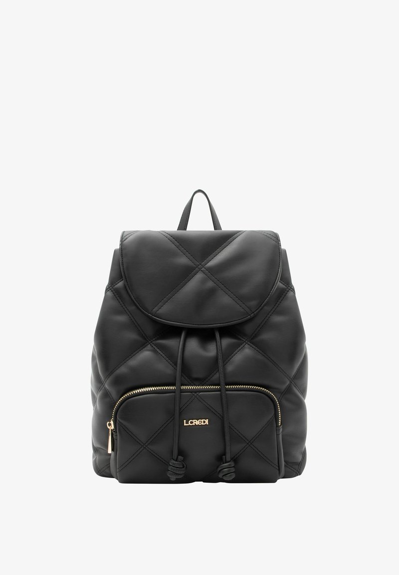 Schwarzer, gesteppter Lederrucksack mit Klappenverschluss und Kordelzug. Verfügt über eine vordere Reißverschlusstasche und Akzente aus goldfarbenem Metall.