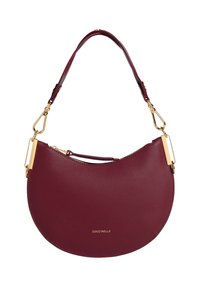 Borsetta in pelle borgogna a forma di mezzaluna, con dettagli in hardware dorato e chiusura a zip. Presenta una tracolla corta per il trasporto.
