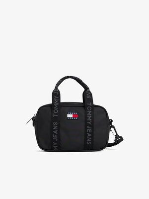 Geantă rectangulară neagră, realizată dintr-un material neted. Dispune de două mânere, o curea ajustabilă și o etichetă logo proeminentă în roșu, alb și albastru.