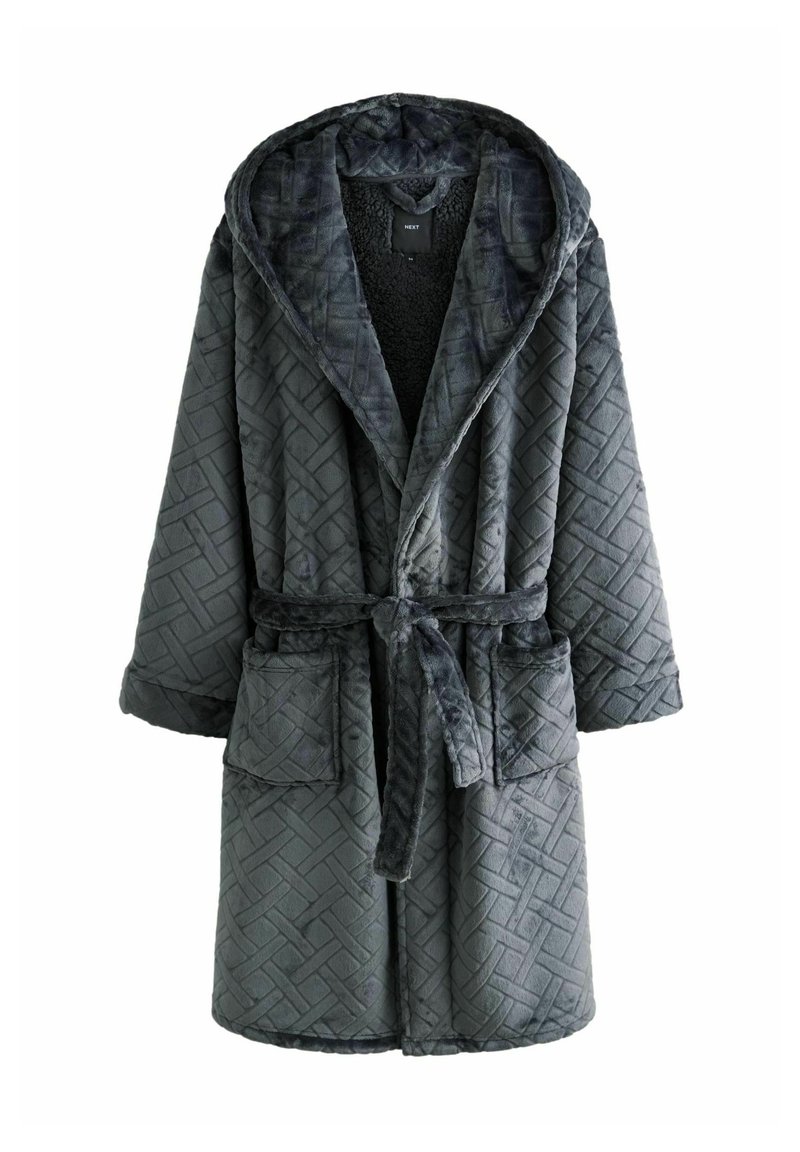 Szary pluszowy szlafrok z pikowanym wzorem, kapturem i paskiem zawiązywanym w talii. Posiada dwa przednie kieszenie oraz miękką podszewkę wewnętrzną.