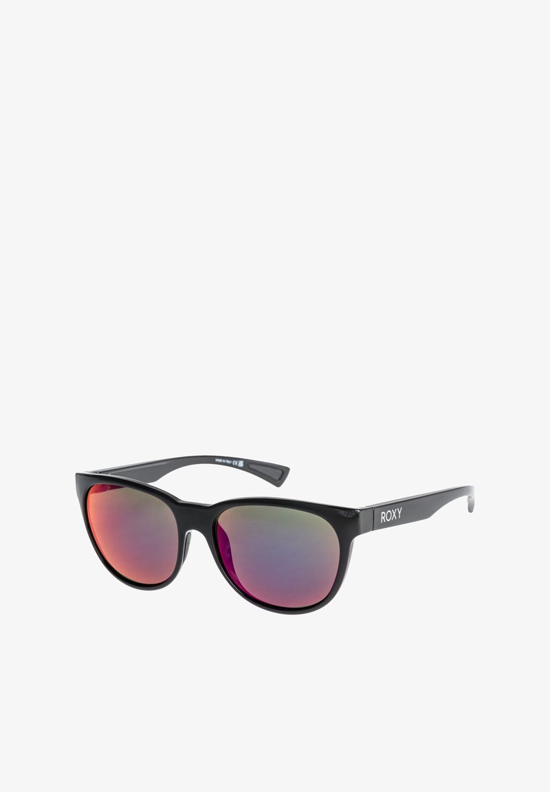 Gafas de sol de plástico negro con lentes degradados en tonos rosa y púrpura, de forma amplia y redondeada, y un logo blanco de "ROXY" en el lateral de la montura.