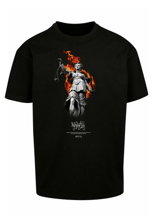 Czarna koszulka z odcieniami szarości statuy Lady Justice z płomieniami za nią i stylizowanym tekstem poniżej.