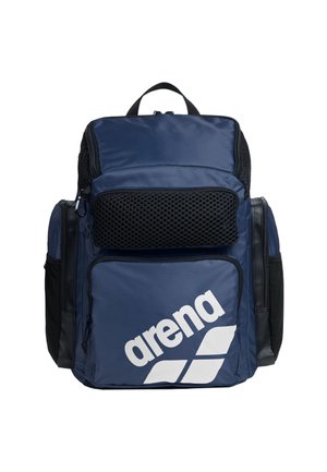 Blauwe en zwarte rugzak met meerdere ritsvakken en wit "arena" logo op het voorvak tegen een witte achtergrond.