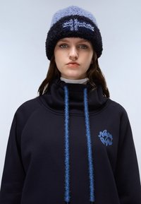 Napapijri B-FEDAIA - Jersey con capucha - blu marine