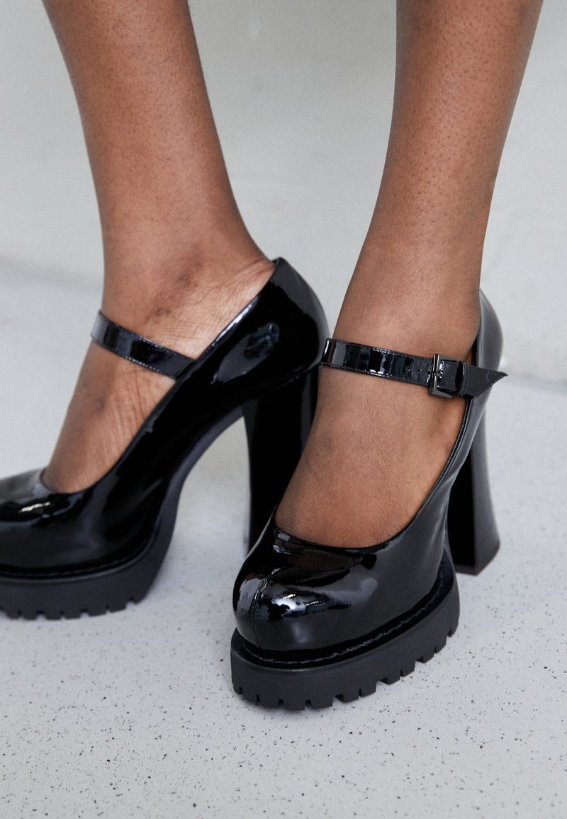 MOSCHINO Čevlji s platformo in peto - nero