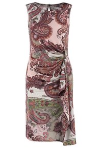 Robe sans manches en tissu léger avec une base rose ornée de motifs cachemire complexes en bordeaux, vert et crème. Détail drapé à la taille.