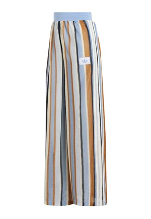 Spodnie z szerokimi nogawkami w pionowe paski w odcieniach niebieskiego, beżowego, czarnego i białego, z jasnoniebieskim paskiem w talii i małą naszywką z logo Adidas.